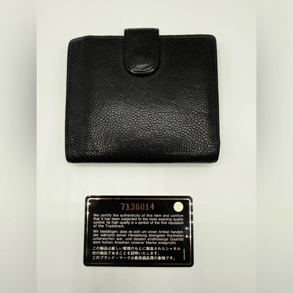 B+ Condition Chanel Black caviar leather compact wallet w/ authenticity card - Picture 3 of 3